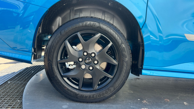 Ford Transit Custom 320 L1 Petrol Fwd 2.5 PHEV 232ps H1 Double Cab Van Sport Auto [NI] - Image 7
